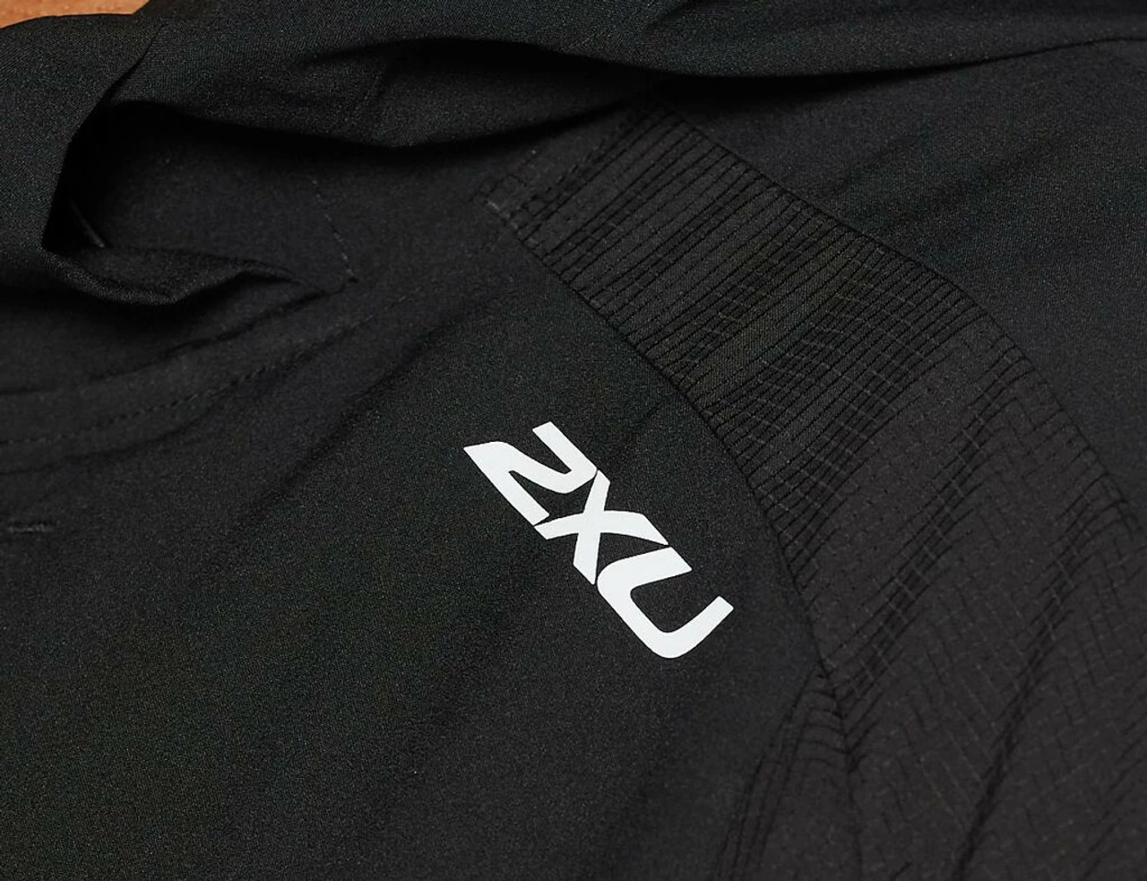 2XU - XVENT DWR Men's Jacket - Black/Silver Reflective - Image 5