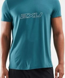 2XU - CONTENDER Men's Short-Sleeved Tee - Dark Sage/White
