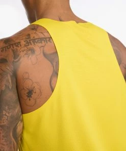 2XU - Light Speed Tech Singlet - Men's - Sulphur/Black Reflective 36 2XU - Light Speed Tech Singlet - Men's - Sulphur/Black Reflective -2XU-shop MR6501a SUL BRF 18 96194.1652689077