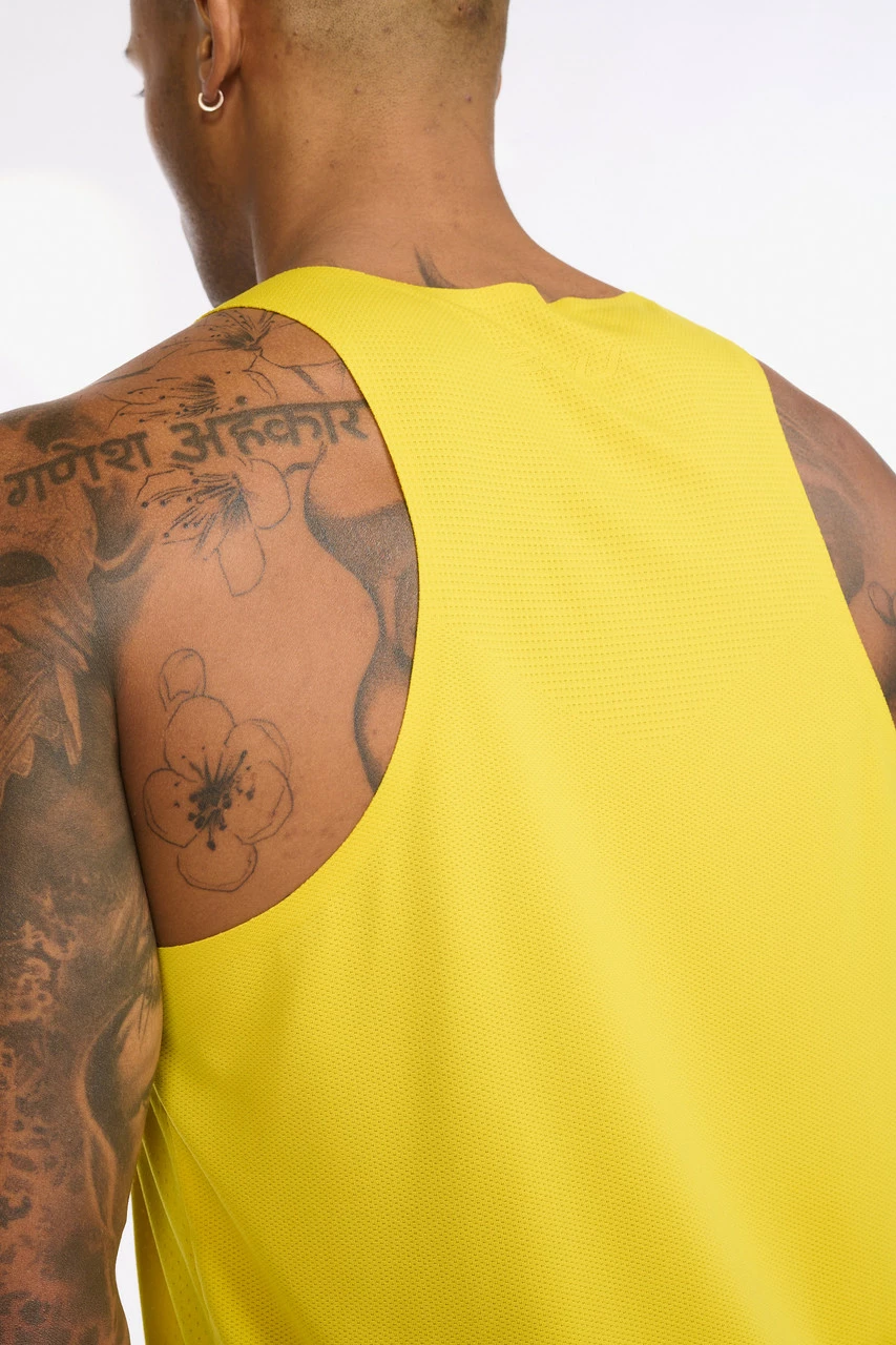 2XU - Light Speed Tech Singlet - Men's - Sulphur/Black Reflective 18 2XU - Light Speed Tech Singlet - Men's - Sulphur/Black Reflective - Image 18