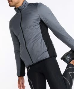 2XU - Ignition Insulation Jacket - Men's - Black/Turbulence 34 2XU - Ignition Insulation Jacket - Men's - Black/Turbulence -2XU-shop MR6594a BLK TRB 27 18982.1666617235