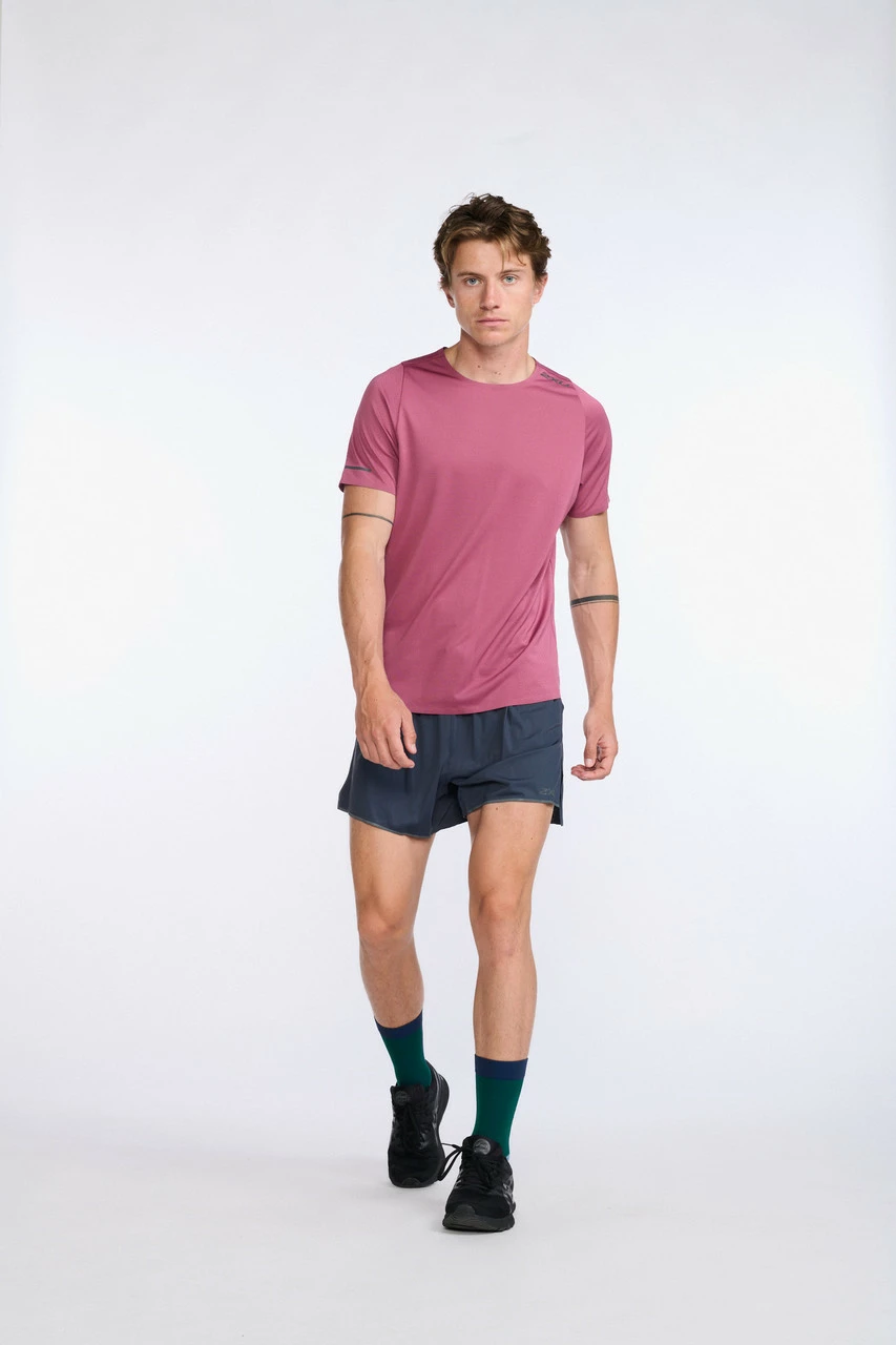 2XU - Light Speed Tech Tee - Men's - Rosewood/Black Reflective 23 2XU - Light Speed Tech Tee - Men's - Rosewood/Black Reflective - Image 23