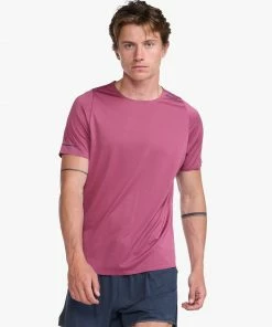 2XU - Light Speed Tech Tee - Men's - Rosewood/Black Reflective 39 2XU - Light Speed Tech Tee - Men's - Rosewood/Black Reflective -2XU-shop MR6840a RWD BRF 02 49928.1666697095