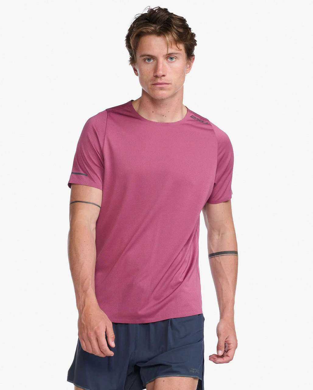 2XU - Light Speed Tech Tee - Men's - Rosewood/Black Reflective 4 2XU - Light Speed Tech Tee - Men's - Rosewood/Black Reflective - Image 4