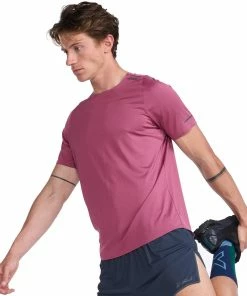 2XU - Light Speed Tech Tee - Men's - Rosewood/Black Reflective 41 2XU - Light Speed Tech Tee - Men's - Rosewood/Black Reflective -2XU-shop MR6840a RWD BRF 04 2 76150.1666697095