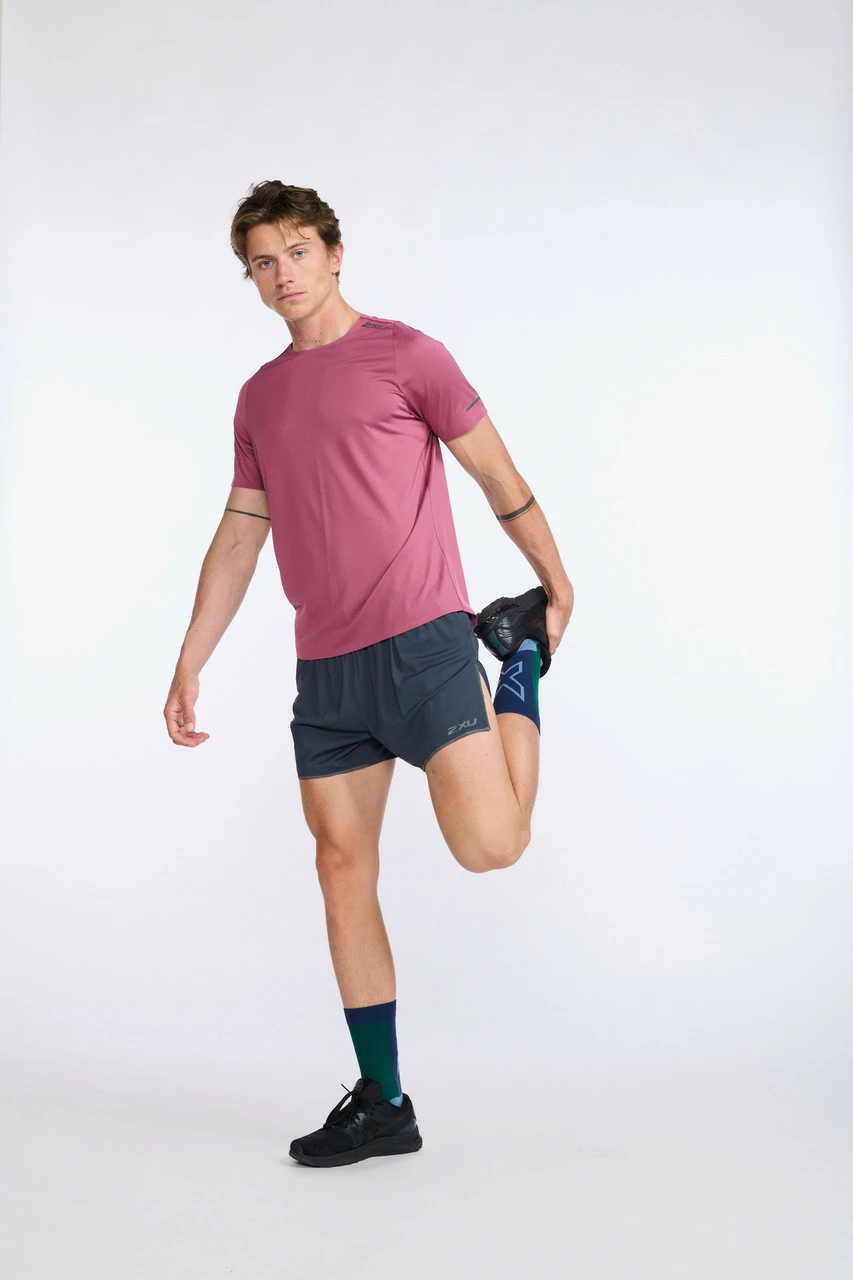 2XU - Light Speed Tech Tee - Men's - Rosewood/Black Reflective 29 2XU - Light Speed Tech Tee - Men's - Rosewood/Black Reflective - Image 29