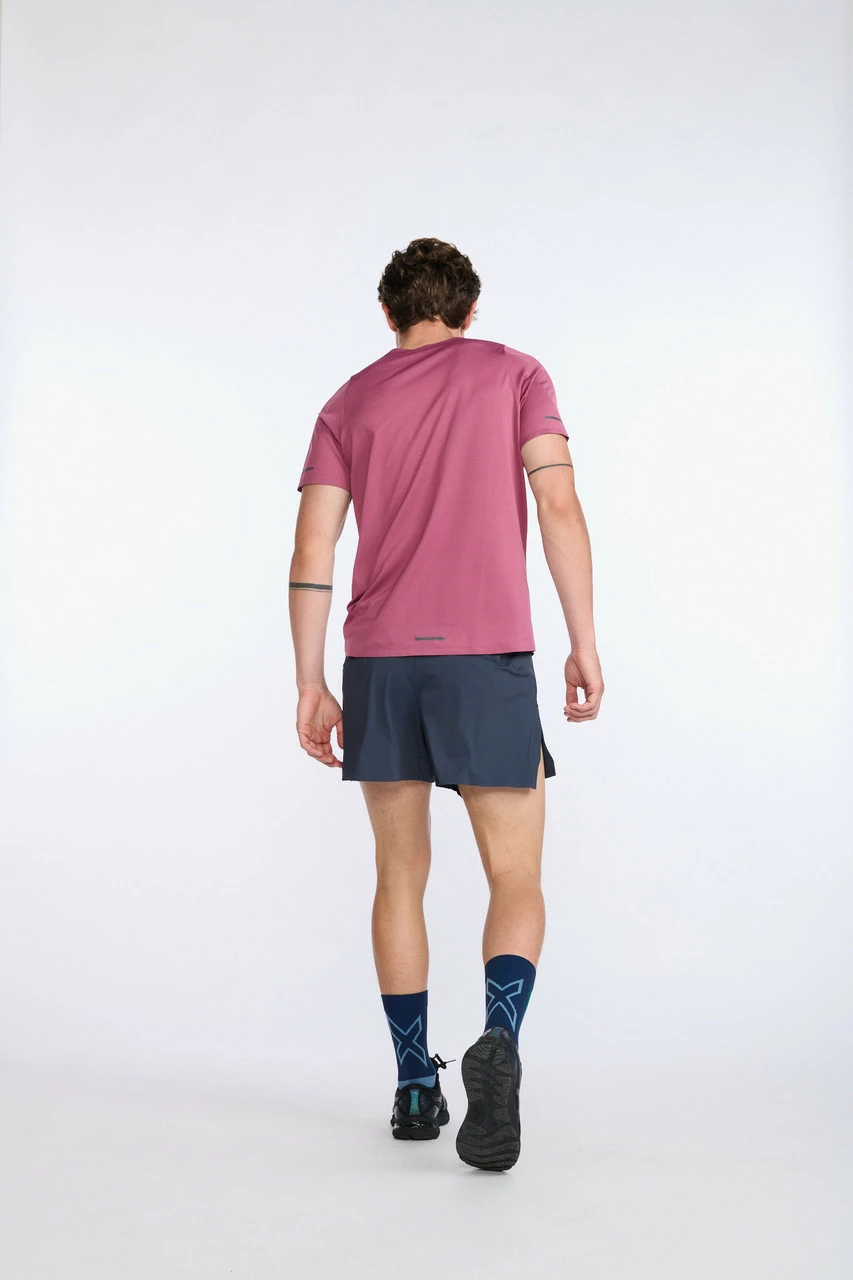 2XU - Light Speed Tech Tee - Men's - Rosewood/Black Reflective 32 2XU - Light Speed Tech Tee - Men's - Rosewood/Black Reflective - Image 32