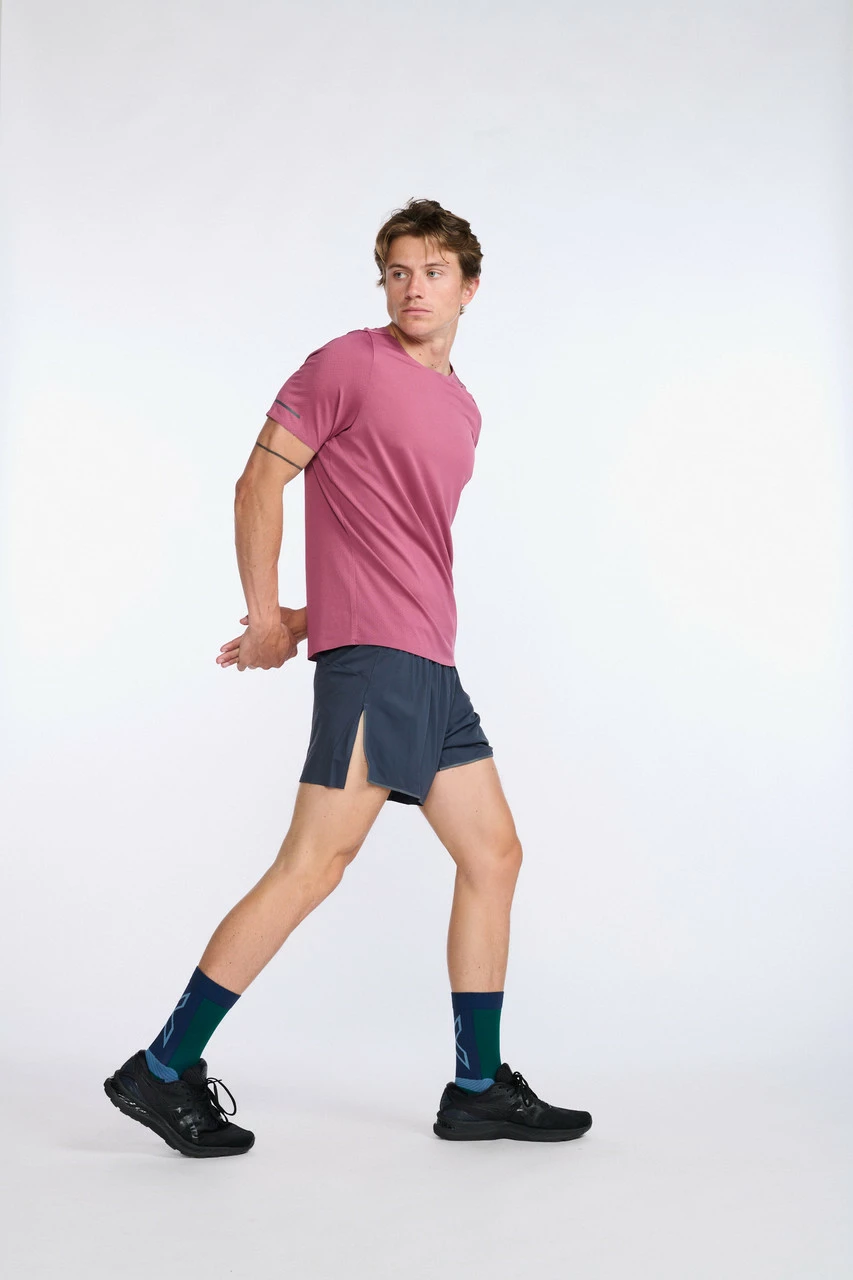 2XU - Light Speed Tech Tee - Men's - Rosewood/Black Reflective 18 2XU - Light Speed Tech Tee - Men's - Rosewood/Black Reflective - Image 18
