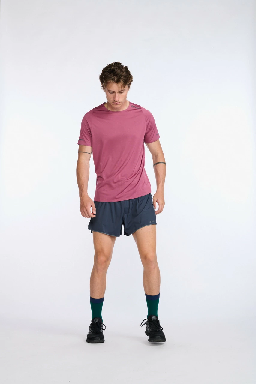2XU - Light Speed Tech Tee - Men's - Rosewood/Black Reflective 21 2XU - Light Speed Tech Tee - Men's - Rosewood/Black Reflective - Image 21