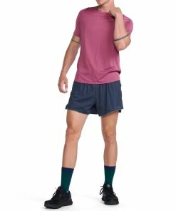 2XU - Light Speed Tech Tee - Men's - Rosewood/Black Reflective 38 2XU - Light Speed Tech Tee - Men's - Rosewood/Black Reflective -2XU-shop MR6840a RWD BRF 15 69263.1666697095