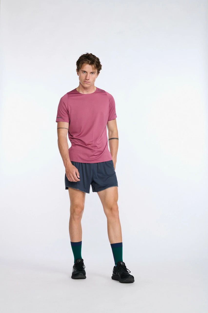 2XU - Light Speed Tech Tee - Men's - Rosewood/Black Reflective 17 2XU - Light Speed Tech Tee - Men's - Rosewood/Black Reflective - Image 17