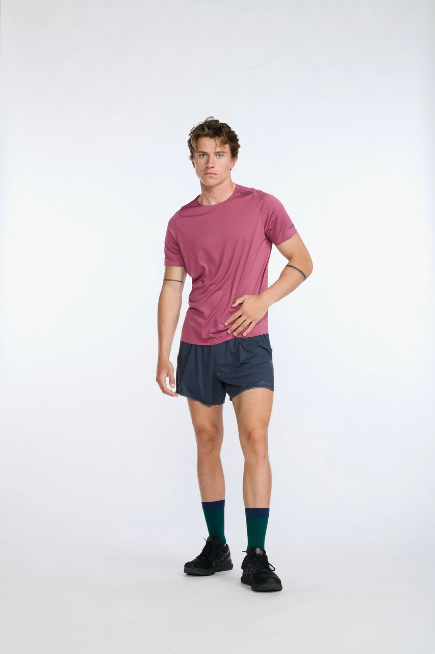 2XU - Light Speed Tech Tee - Men's - Rosewood/Black Reflective 26 2XU - Light Speed Tech Tee - Men's - Rosewood/Black Reflective - Image 26