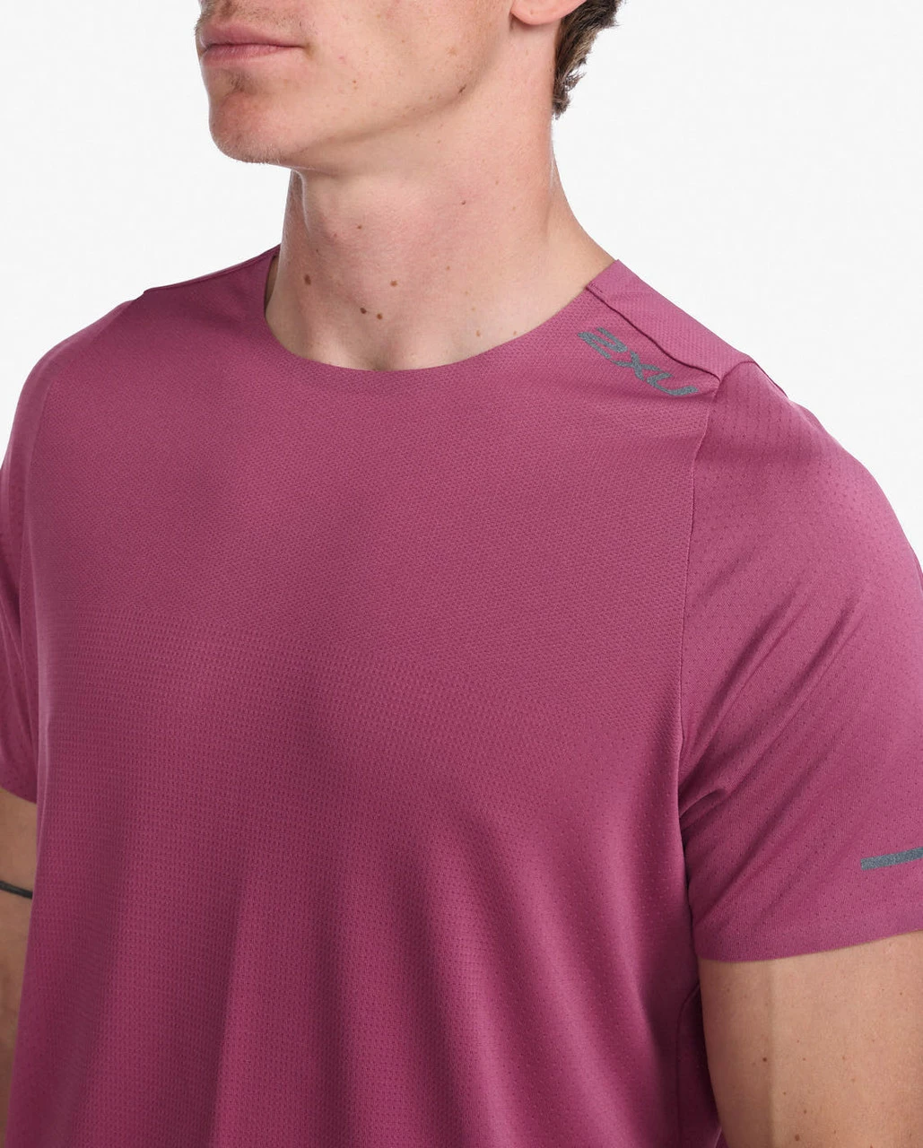 2XU - Light Speed Tech Tee - Men's - Rosewood/Black Reflective 12 2XU - Light Speed Tech Tee - Men's - Rosewood/Black Reflective - Image 12