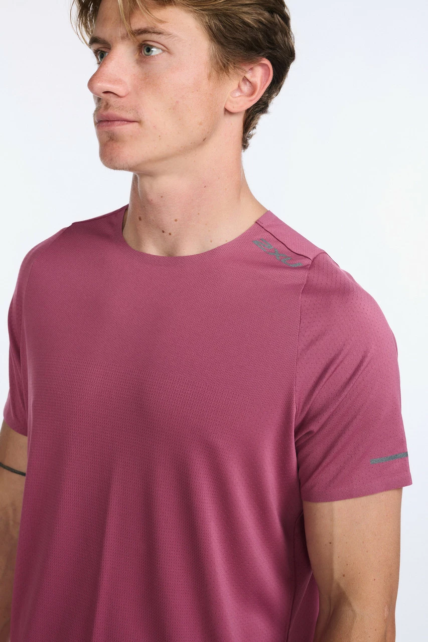 2XU - Light Speed Tech Tee - Men's - Rosewood/Black Reflective 34 2XU - Light Speed Tech Tee - Men's - Rosewood/Black Reflective - Image 34