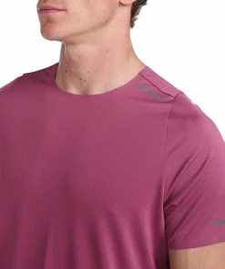 2XU - Light Speed Tech Tee - Men's - Rosewood/Black Reflective 45 2XU - Light Speed Tech Tee - Men's - Rosewood/Black Reflective -2XU-shop MR6840a RWD BRF 21 11432.1666697095
