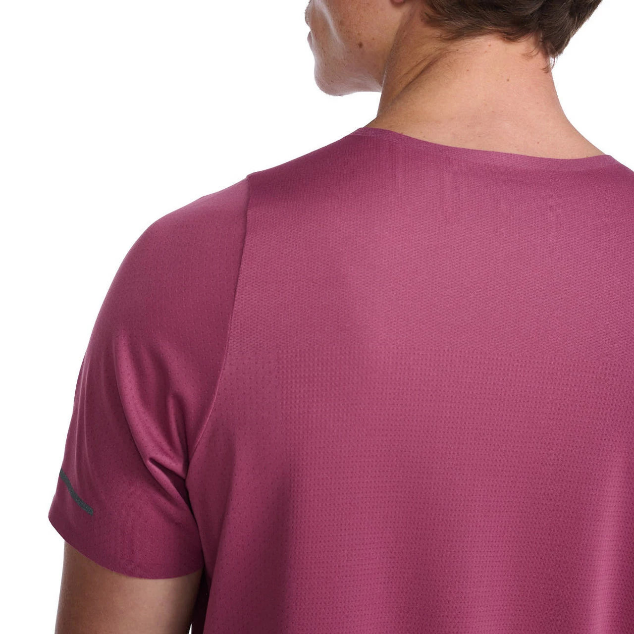 2XU - Light Speed Tech Tee - Men's - Rosewood/Black Reflective 11 2XU - Light Speed Tech Tee - Men's - Rosewood/Black Reflective - Image 11