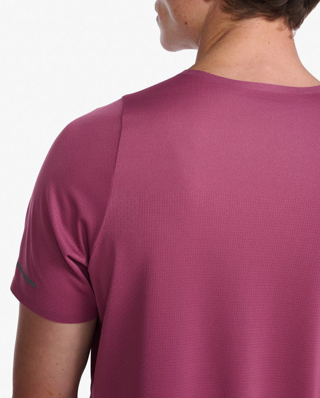 2XU - Light Speed Tech Tee - Men's - Rosewood/Black Reflective 9 2XU - Light Speed Tech Tee - Men's - Rosewood/Black Reflective - Image 9