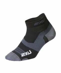 2XU - Vectr Ultralight 1/4Crew Socks - Unisex - Black/Titanium - 2023