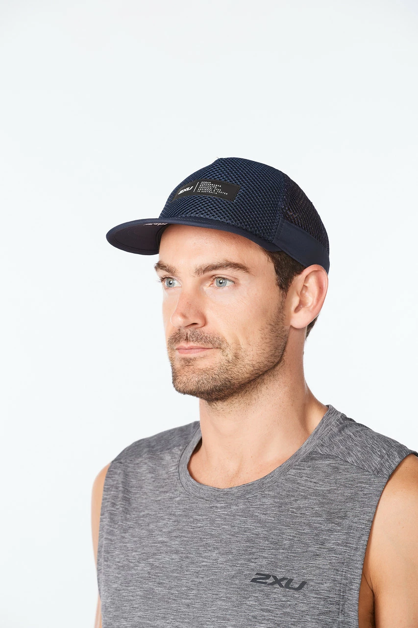 2XU - Light Speed Trucker - Unisex - Midnight/Finish Lines White - Image 6