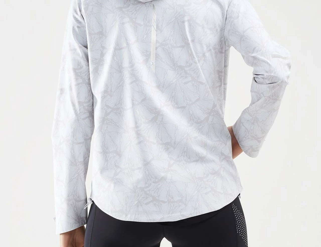 2XU - Women's GHST Waterproof Jacket - Butterfly Effect White/White - Image 3