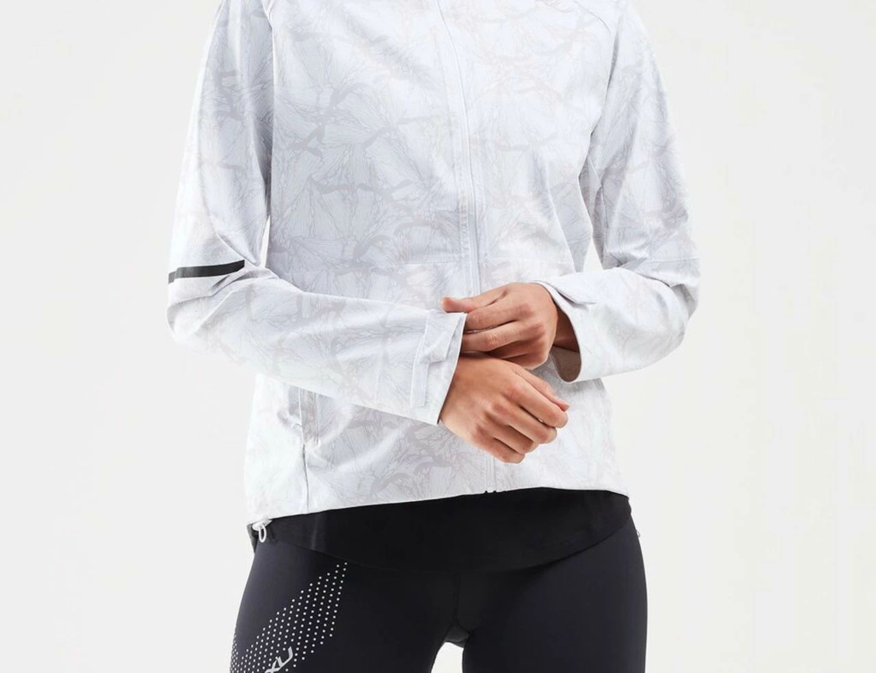 2XU - Women's GHST Waterproof Jacket - Butterfly Effect White/White - Image 4
