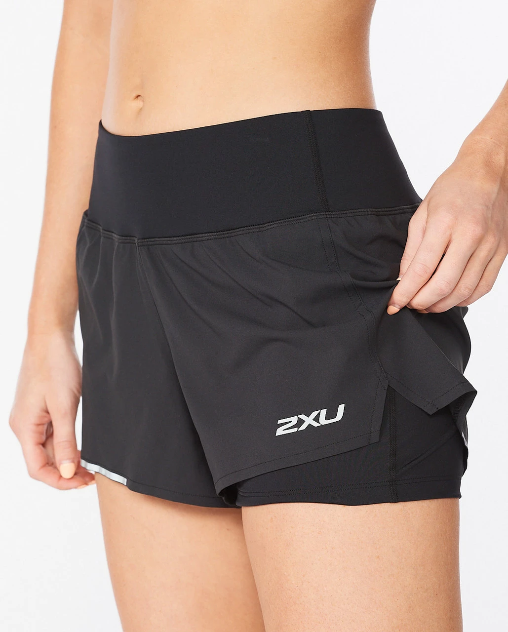 2XU - Aero Women's 2-In-1 3in Shorts - Black/Silver Reflective - Image 13