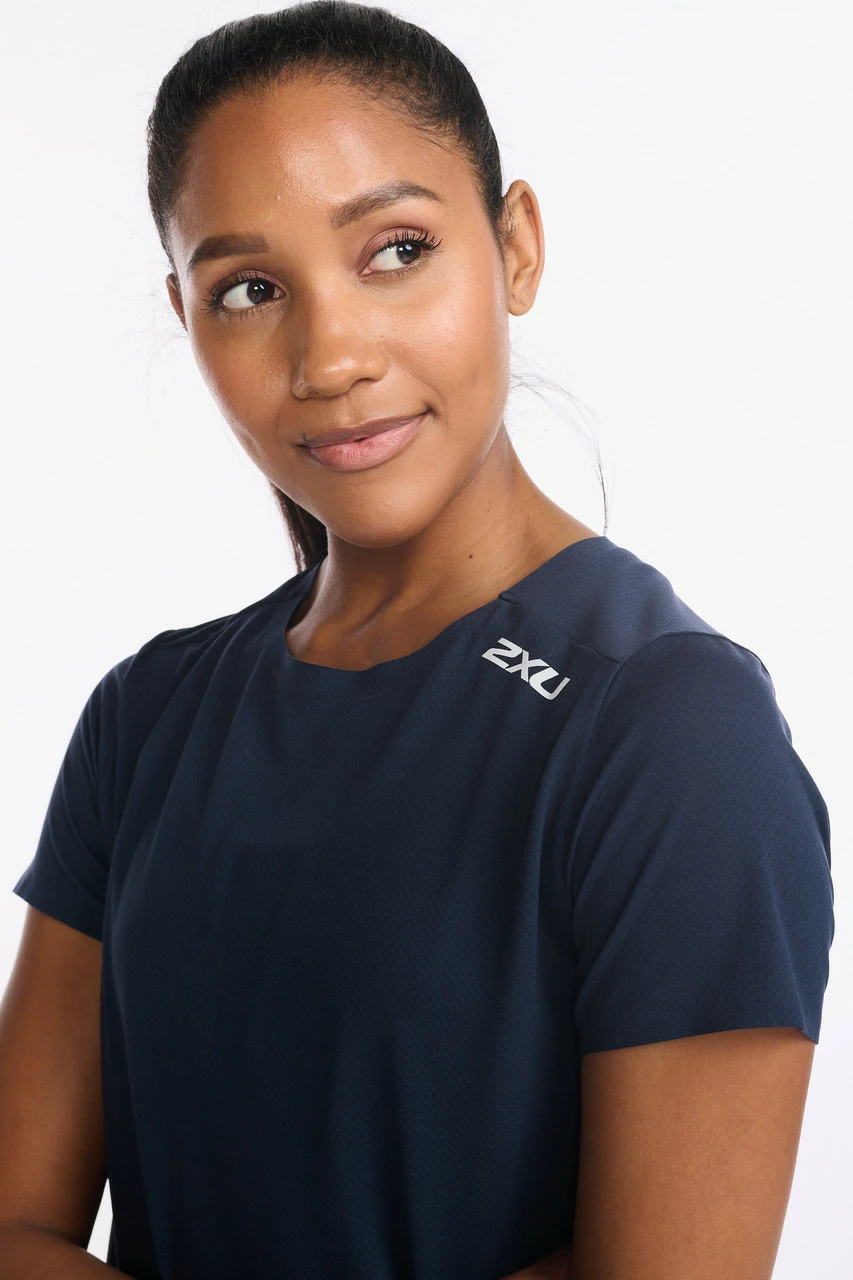 2XU - Light Speed Tee - Women's - Midnight/Silver Reflective - Image 18