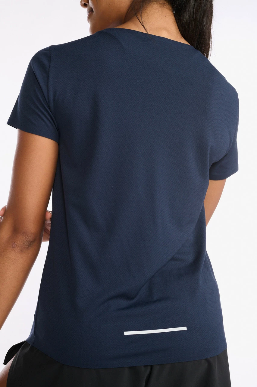 2XU - Light Speed Tee - Women's - Midnight/Silver Reflective - Image 19